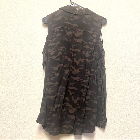 Brown camo cold-shoulder long sleeve button down blouse ROCK & REPUBLIC NWT sz M - Picture 5 of 10